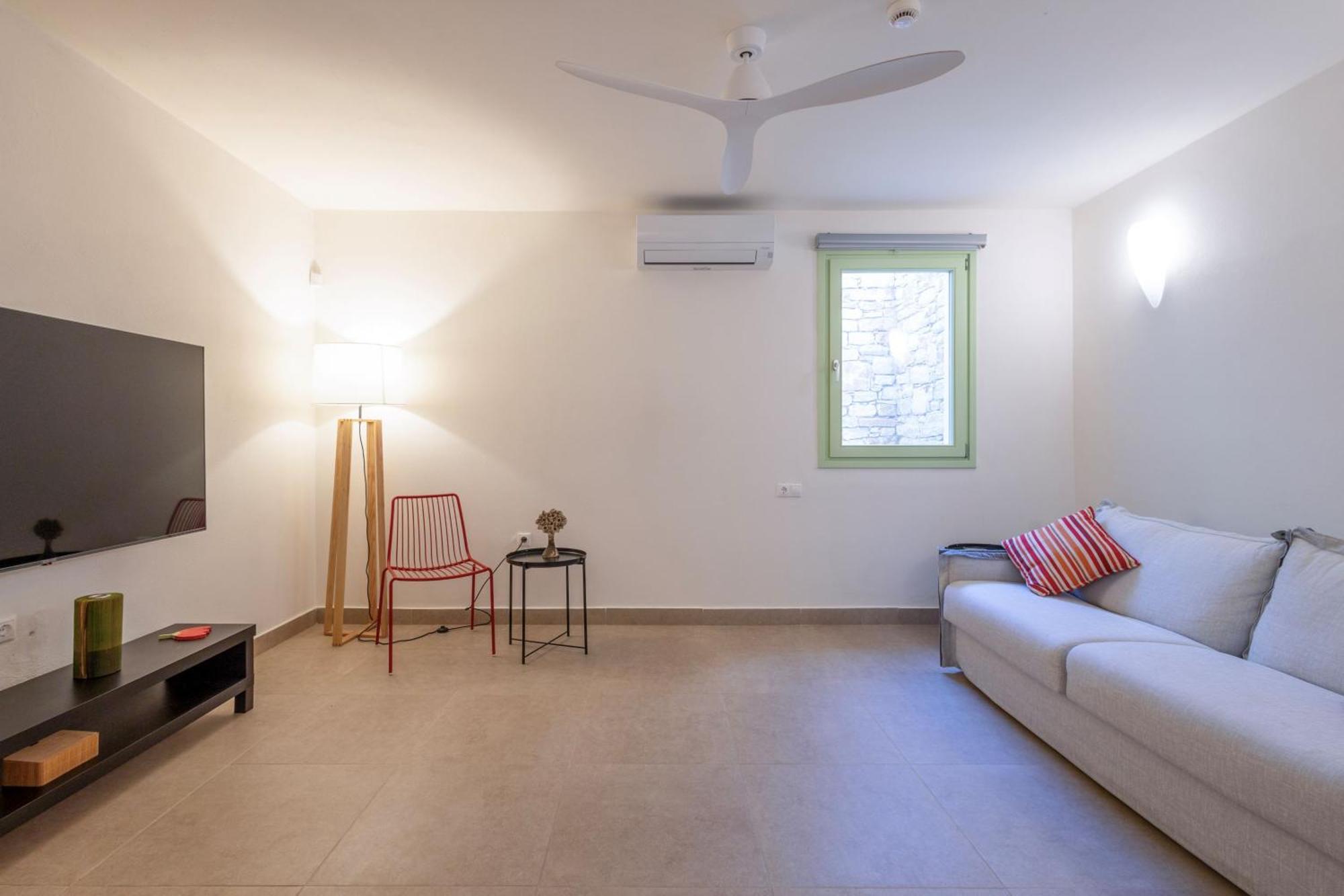 Plioni Villas & Suites 米科利维亚 外观 照片