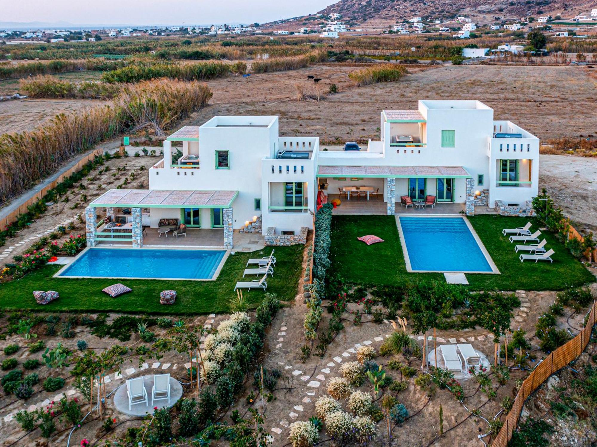 Plioni Villas & Suites 米科利维亚 外观 照片